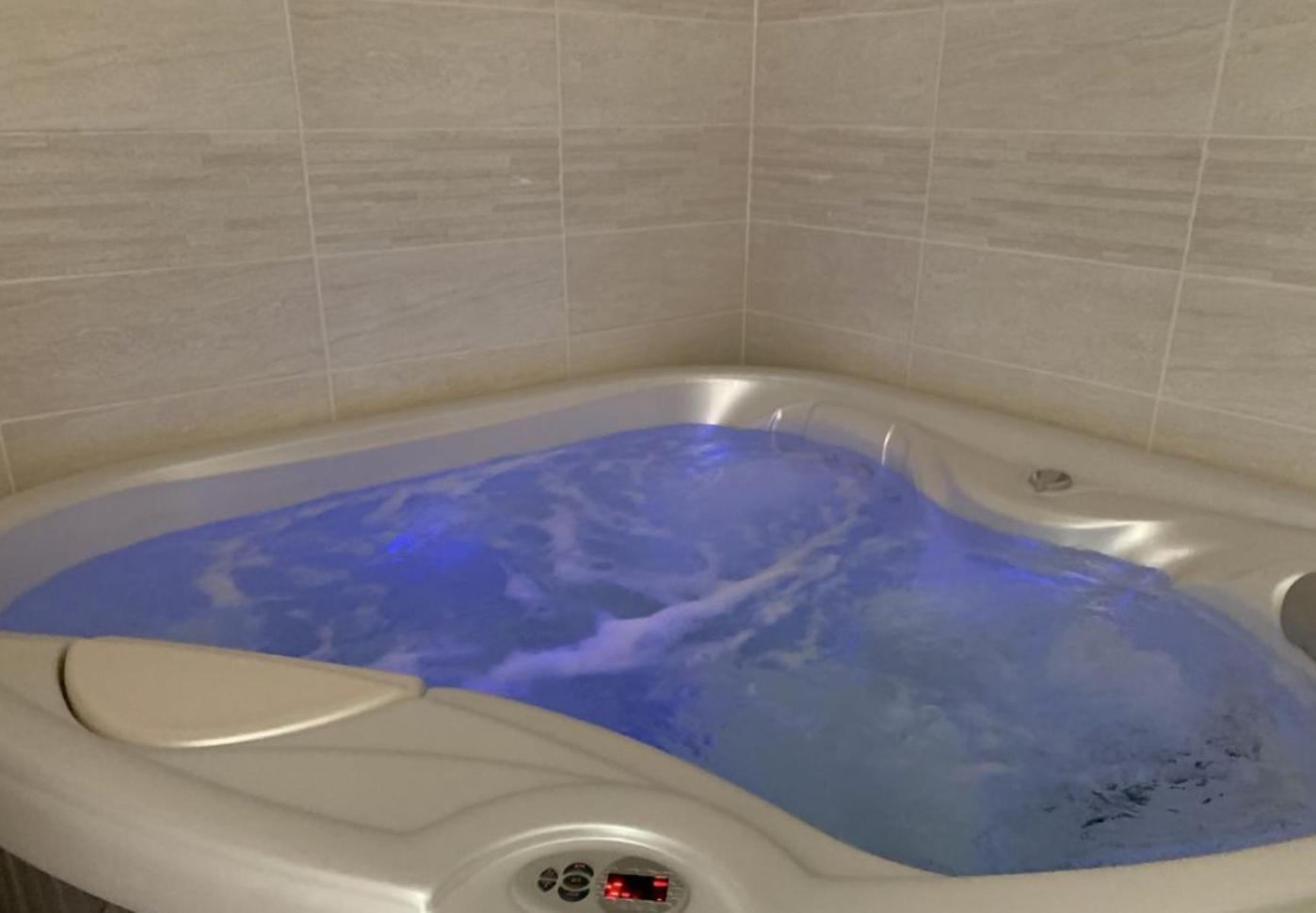 Sejour Romantique Jacuzzi Interieur Prive Le Vigan  Exterior photo